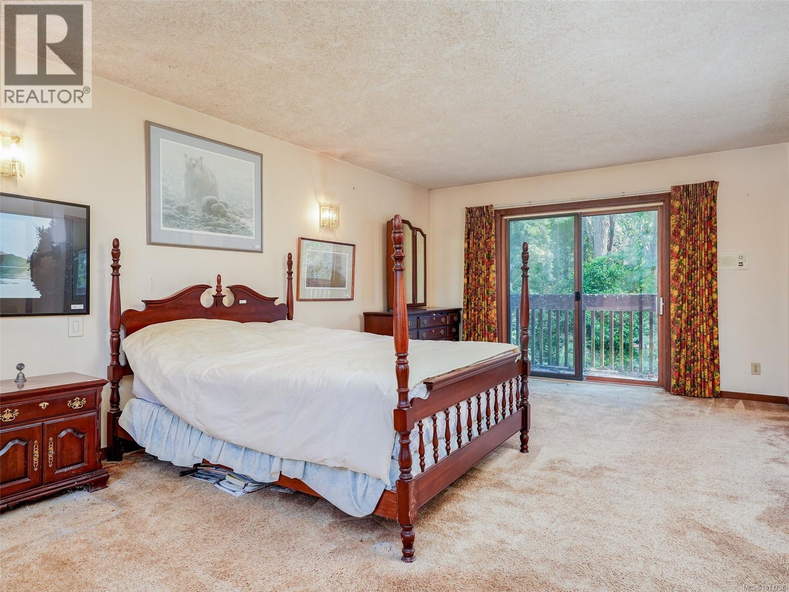 Photo 19 of 2565 Annabern Cres, Saanich BC