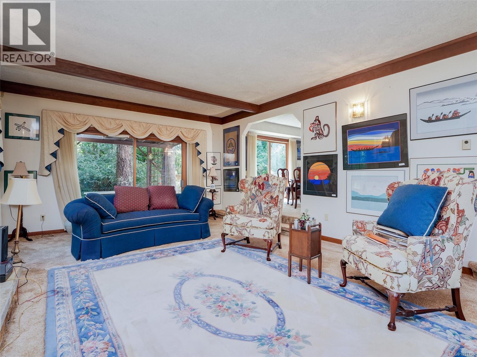 Photo 3 of 2565 Annabern Cres, Saanich BC