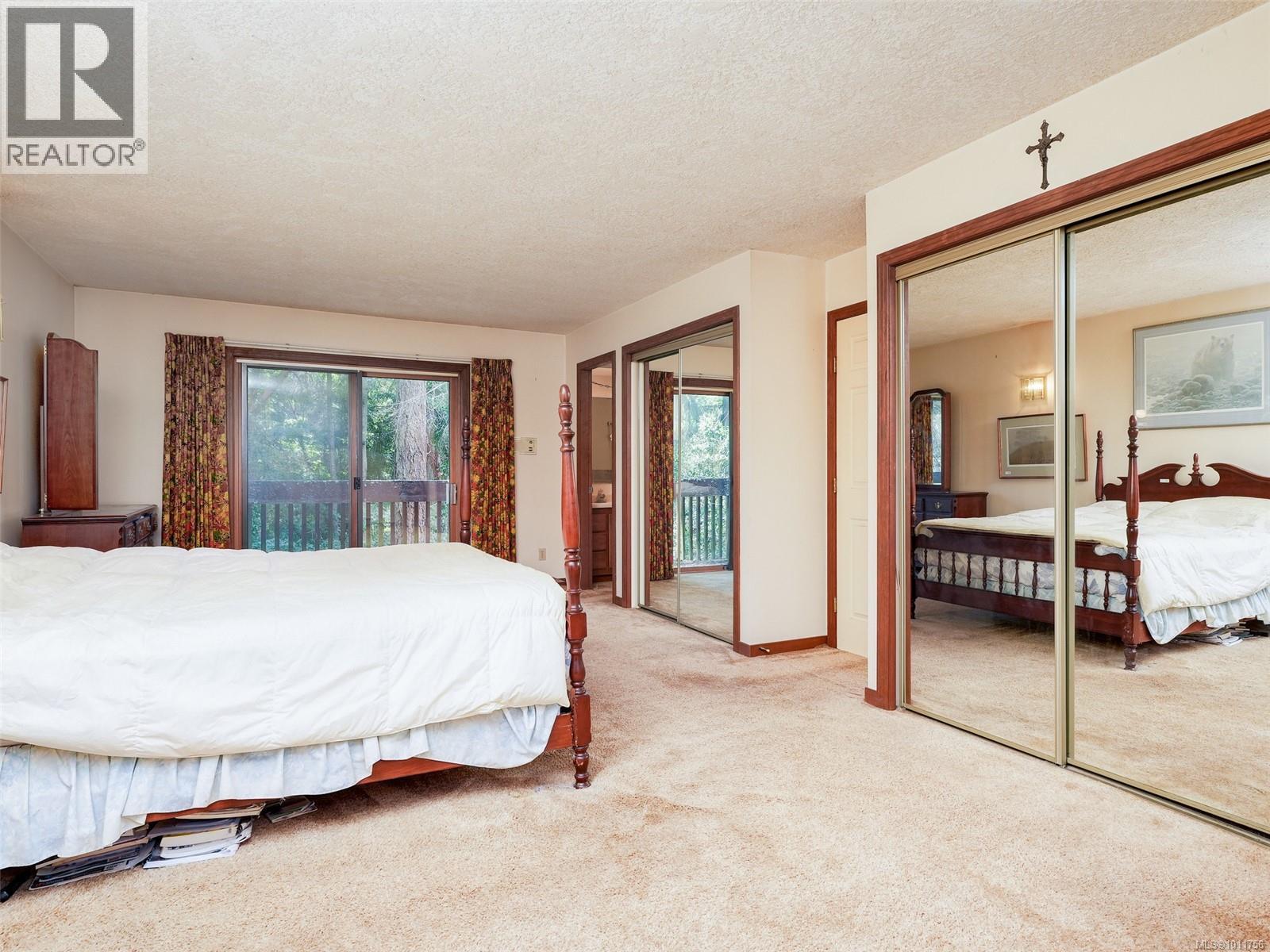 Photo 33 of 2565 Annabern Cres, Saanich BC