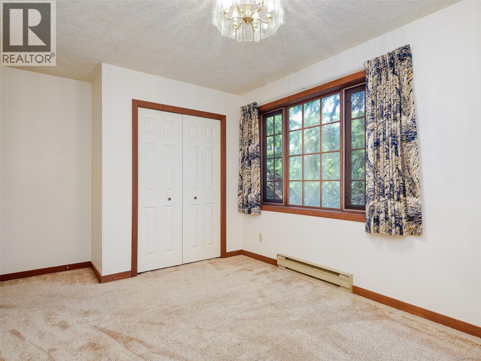 Photo 30 of 2565 Annabern Cres, Saanich BC