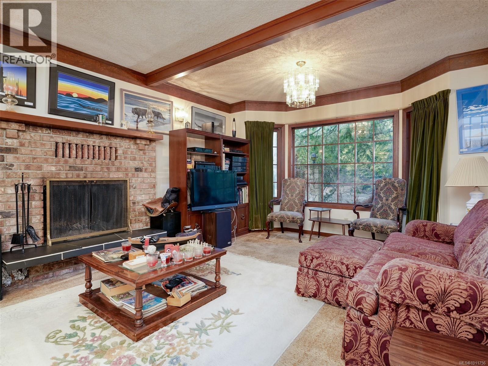 Photo 6 of 2565 Annabern Cres, Saanich BC