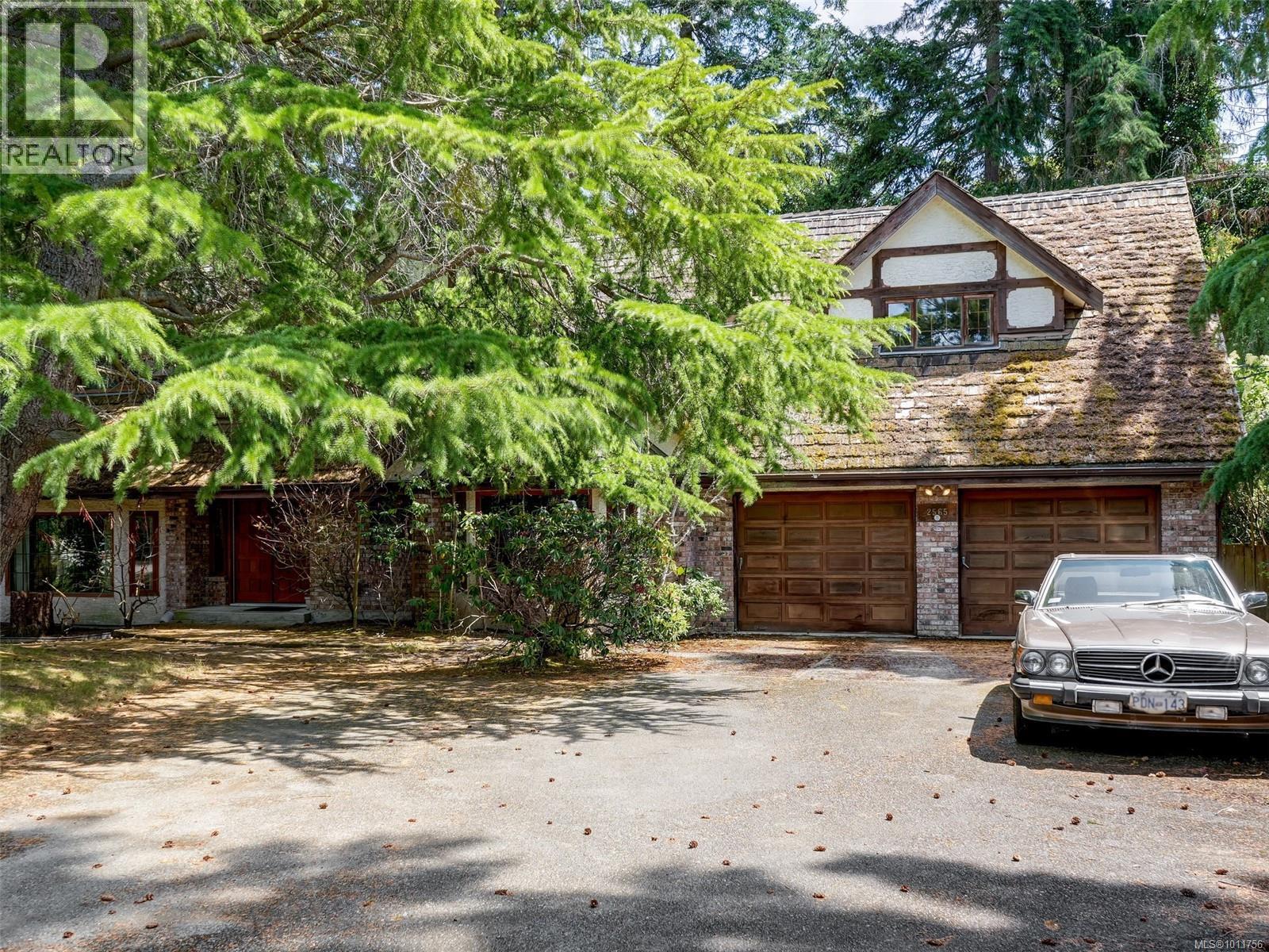 Photo 25 of 2565 Annabern Cres, Saanich BC