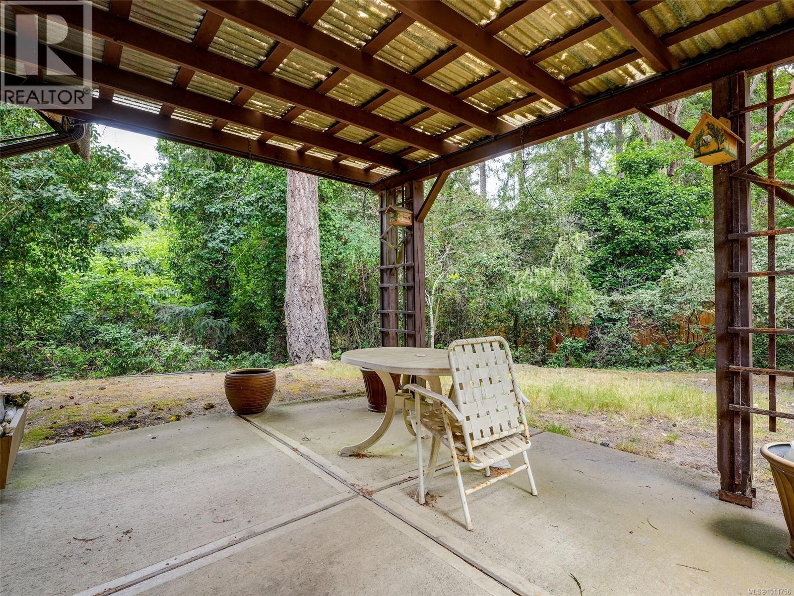 Photo 16 of 2565 Annabern Cres, Saanich BC