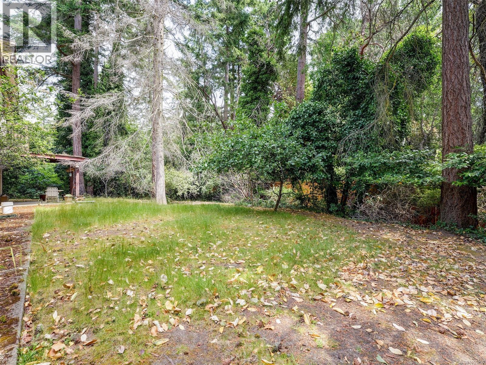 Photo 27 of 2565 Annabern Cres, Saanich BC