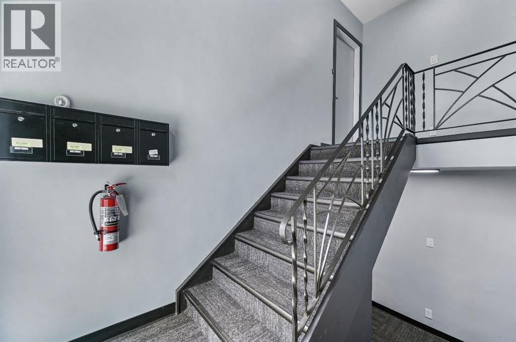 Photo 4 of 2619 16 Street Sw, Calgary AB