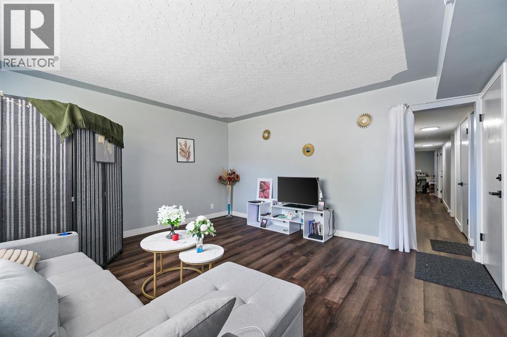 Photo 5 of 2619 16 Street Sw, Calgary AB