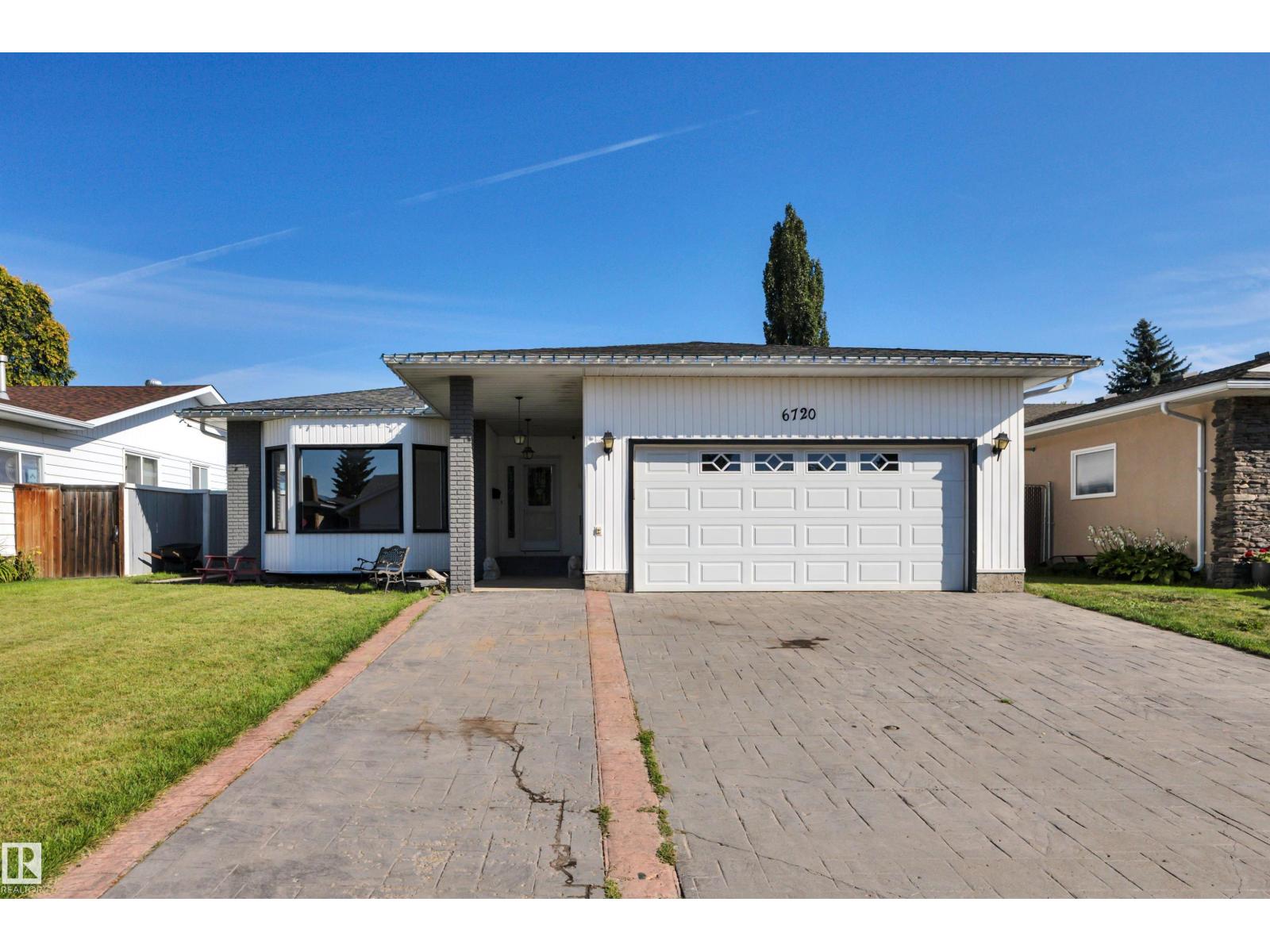 Photo 1 of 6720 20 Av Nw, Edmonton AB