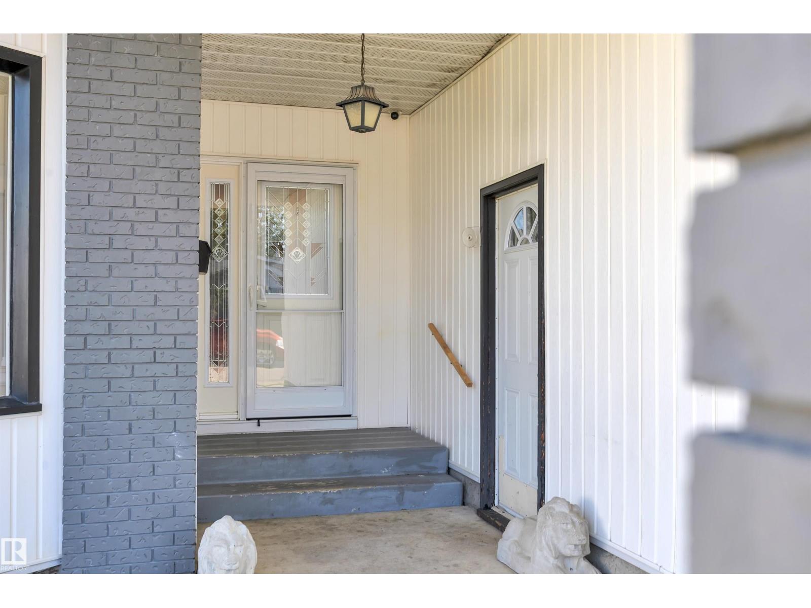 Photo 10 of 6720 20 Av Nw, Edmonton AB