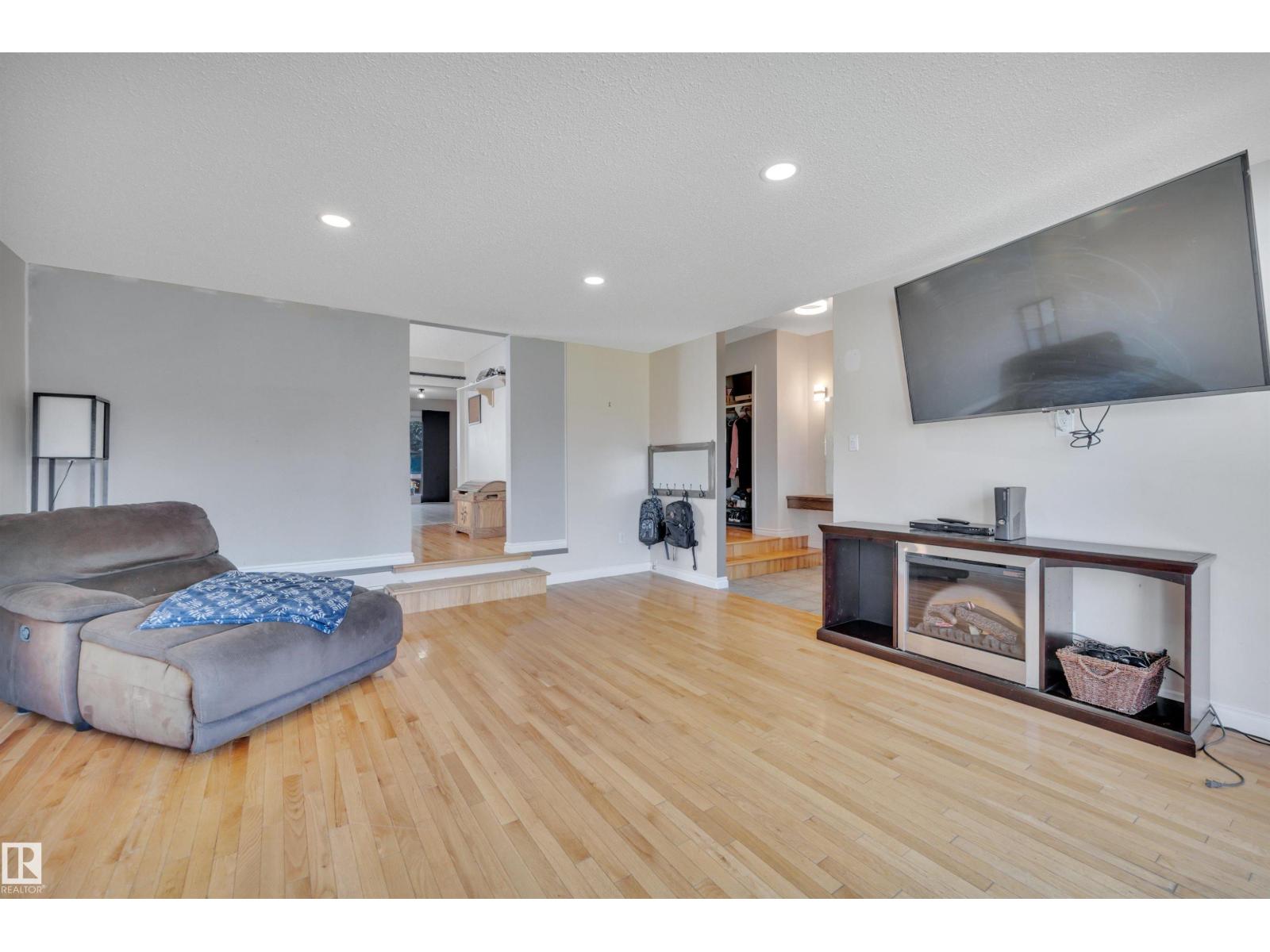 Photo 15 of 6720 20 Av Nw, Edmonton AB