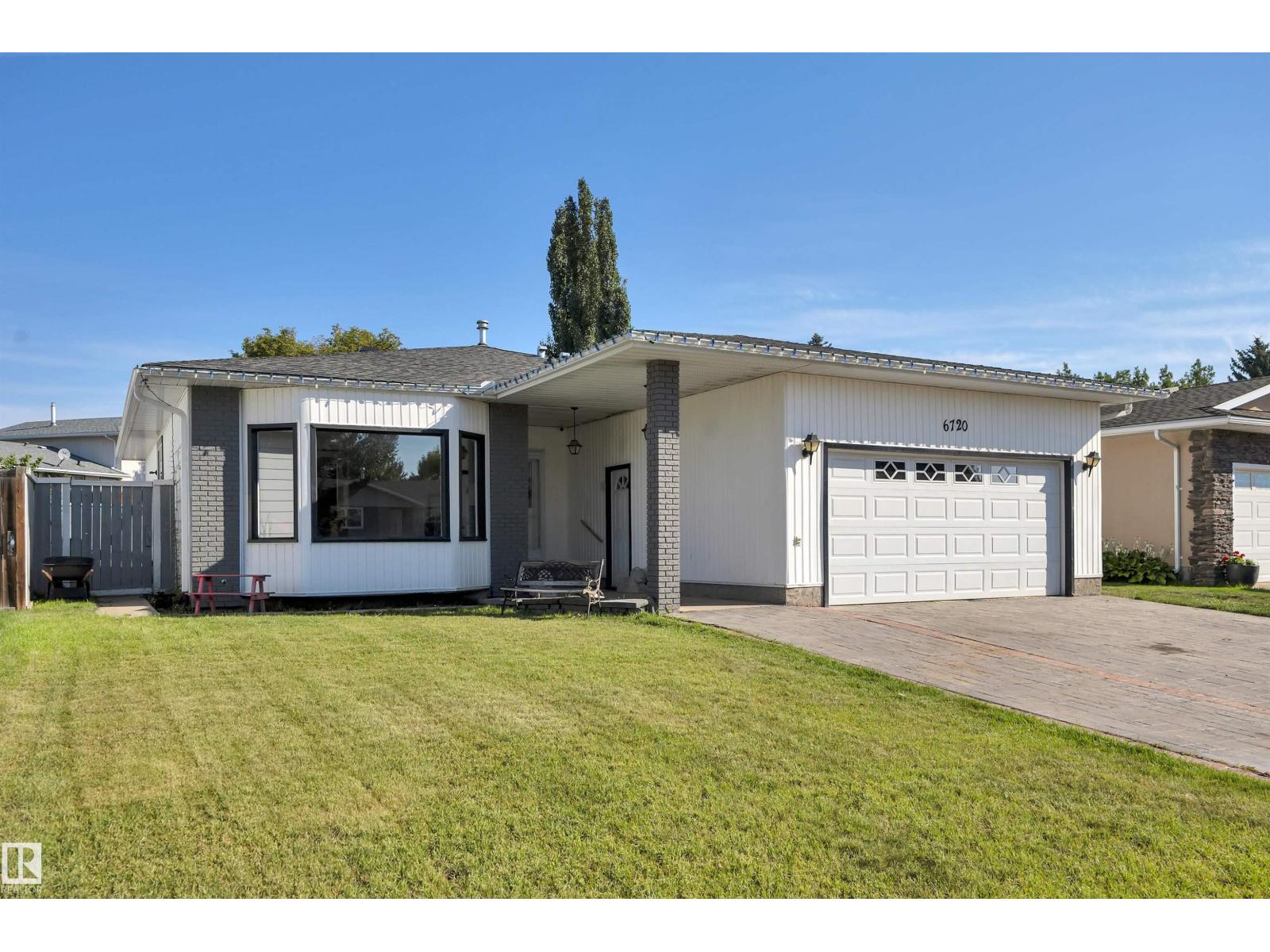 Photo 2 of 6720 20 Av Nw, Edmonton AB