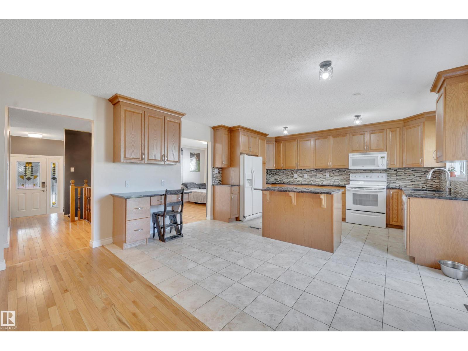 Photo 20 of 6720 20 Av Nw, Edmonton AB