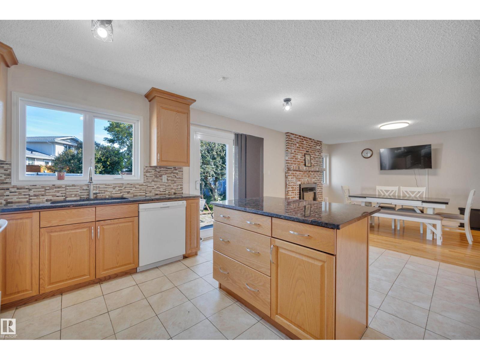 Photo 25 of 6720 20 Av Nw, Edmonton AB