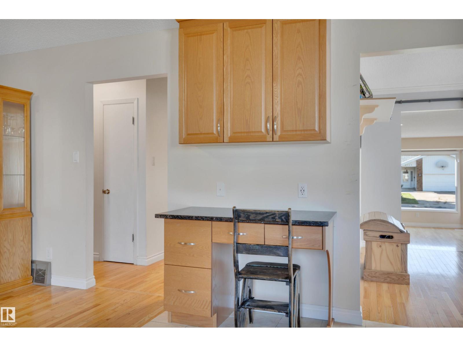 Photo 27 of 6720 20 Av Nw, Edmonton AB
