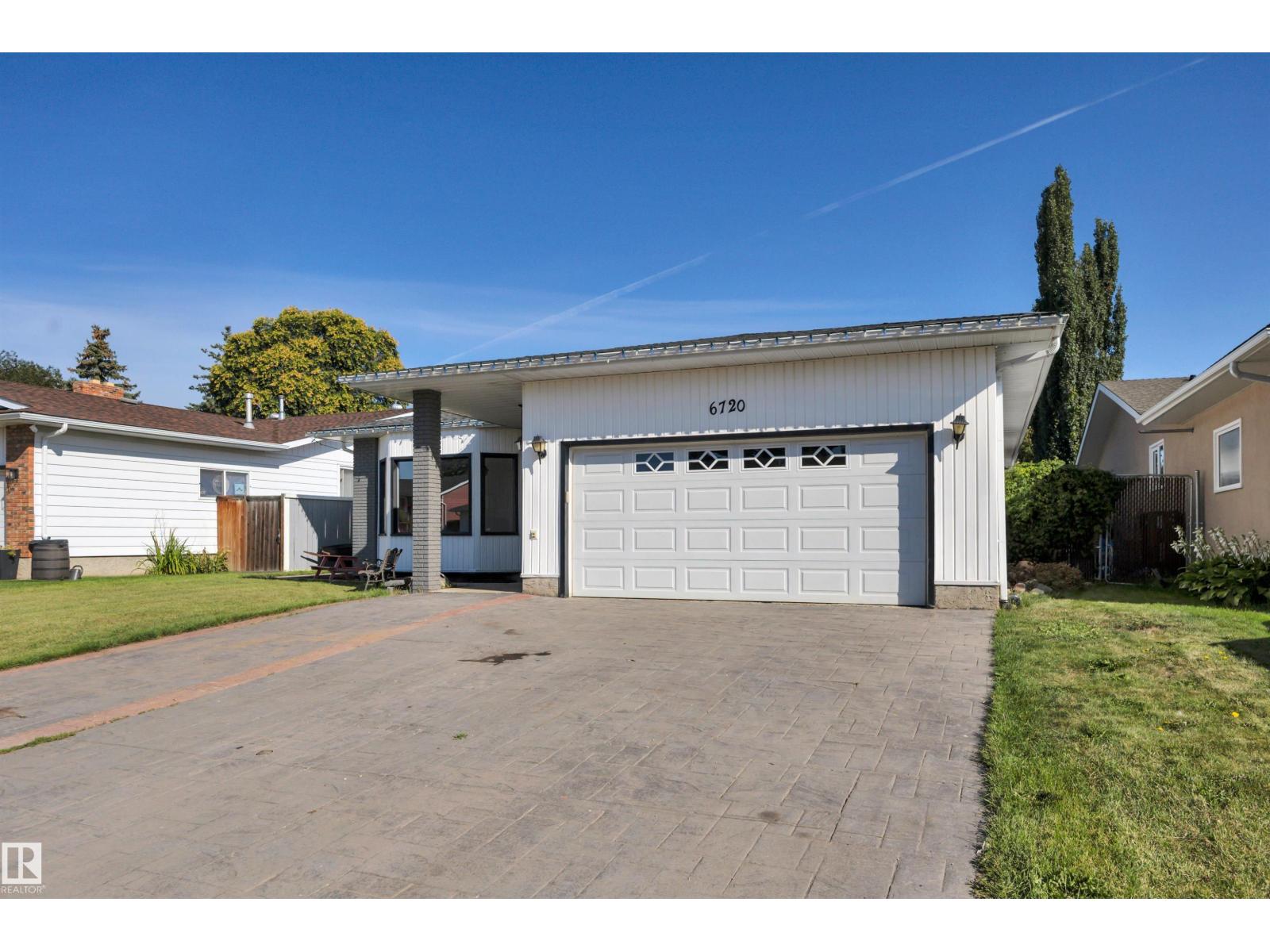 Photo 3 of 6720 20 Av Nw, Edmonton AB