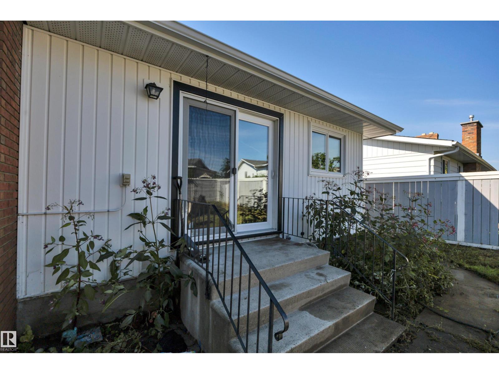 Photo 7 of 6720 20 Av Nw, Edmonton AB