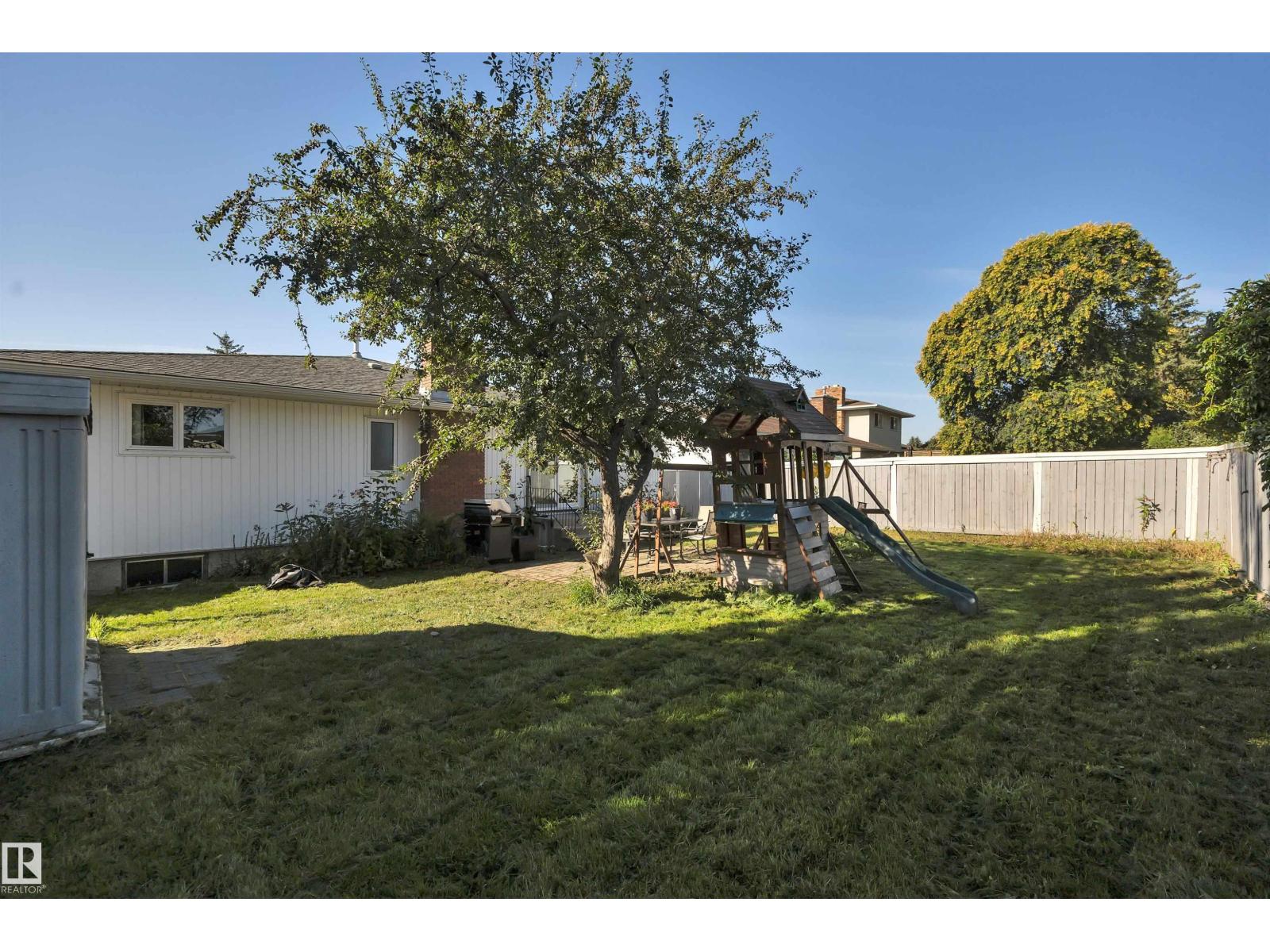 Photo 8 of 6720 20 Av Nw, Edmonton AB