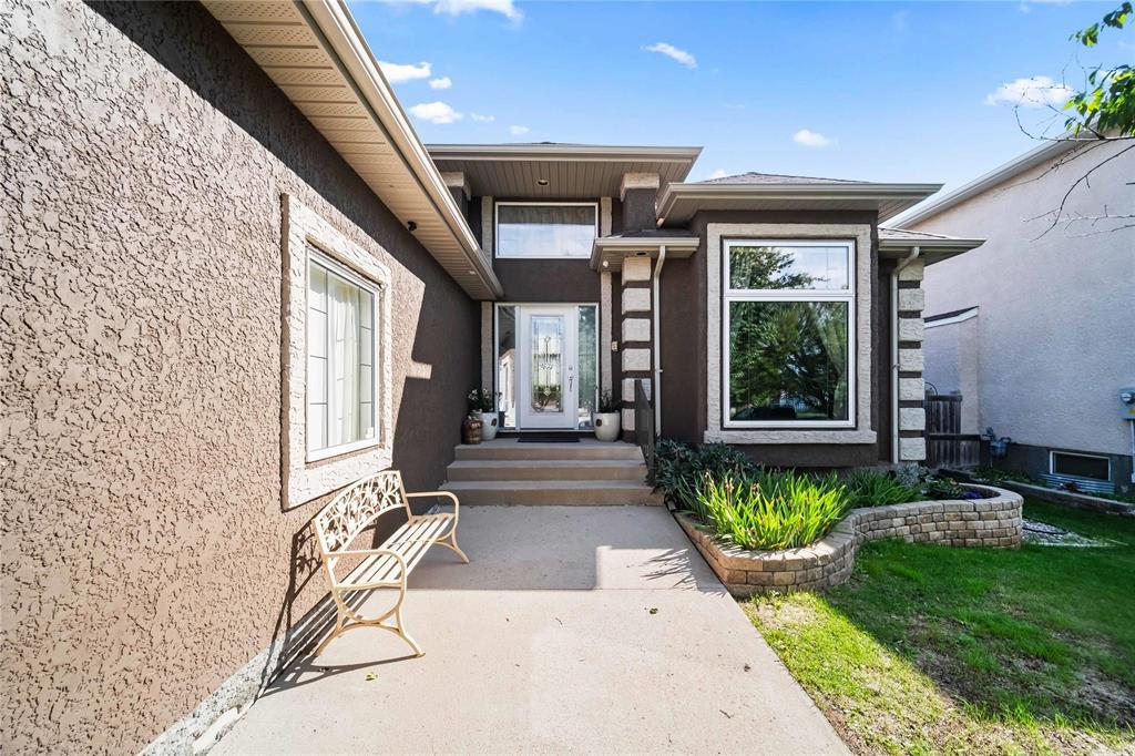 Photo 2 of 31 Linden Ridge Drive, Winnipeg MB