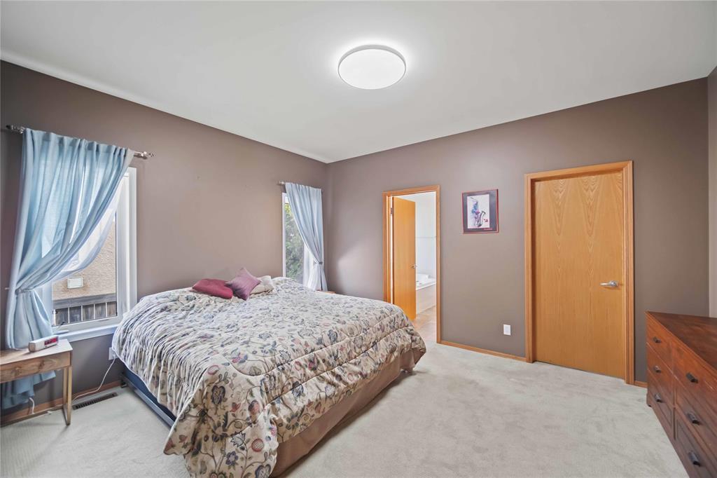Photo 17 of 31 Linden Ridge Drive, Winnipeg MB