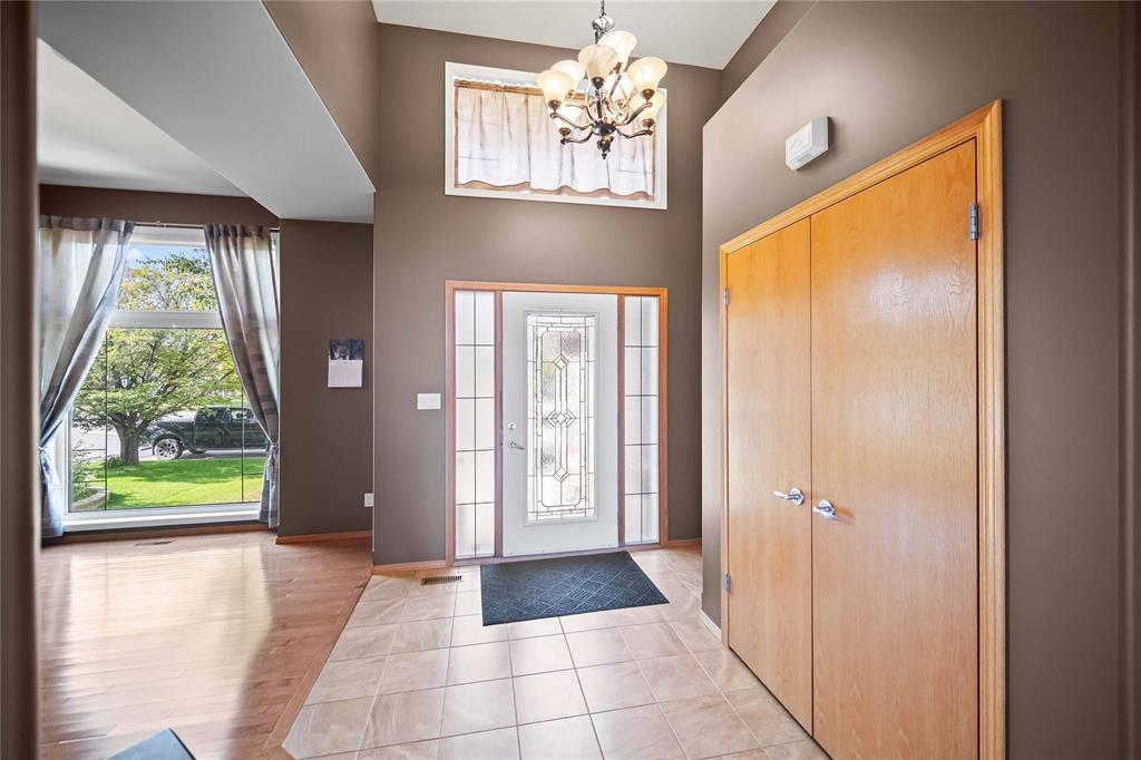 Photo 3 of 31 Linden Ridge Drive, Winnipeg MB