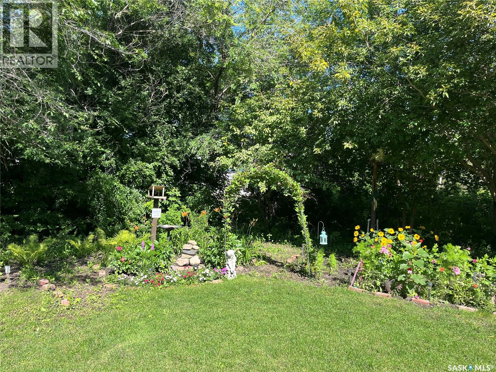 Photo 7 of 225 First Street Ne, Wadena SK