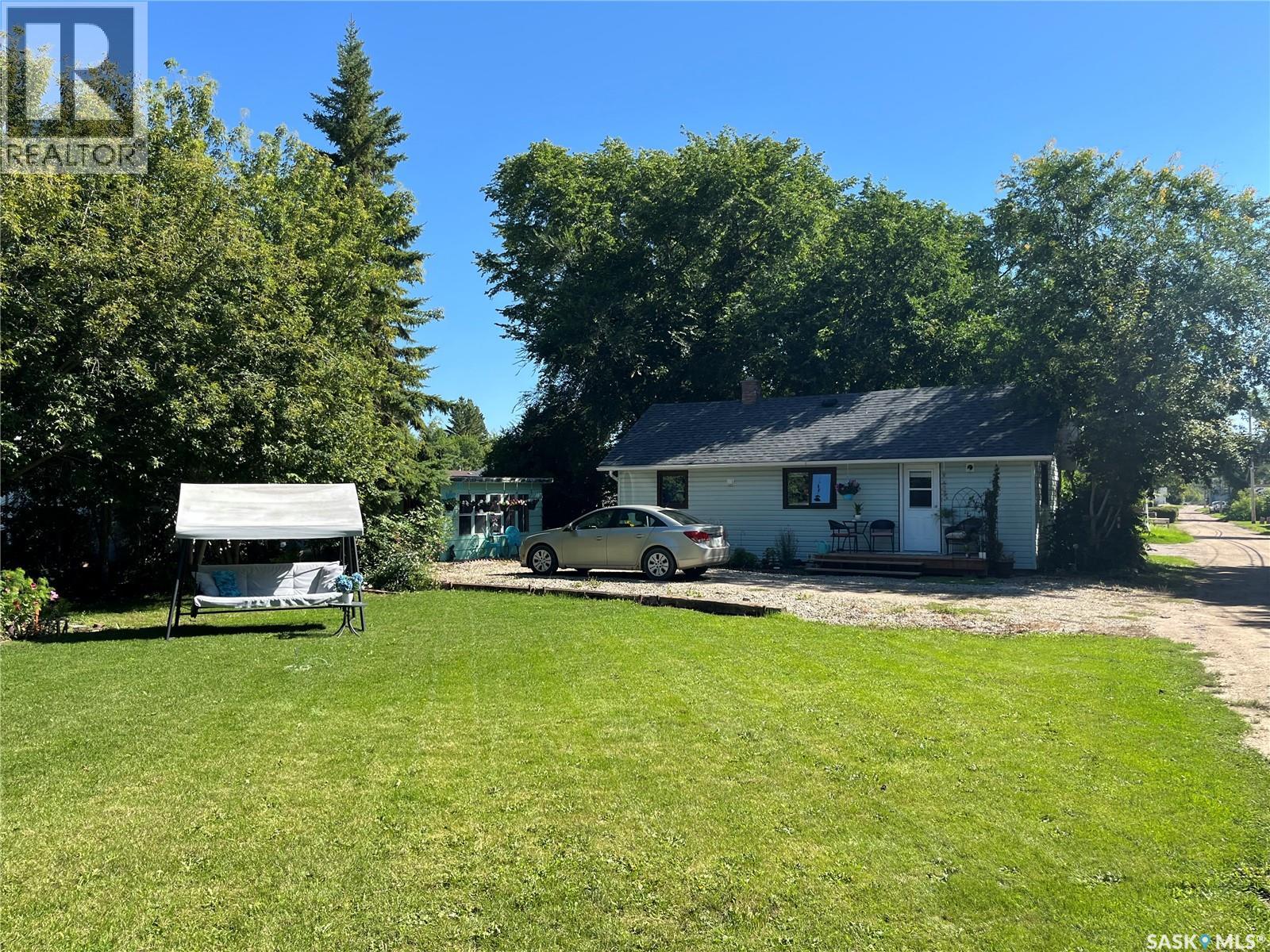 Photo 5 of 225 First Street Ne, Wadena SK