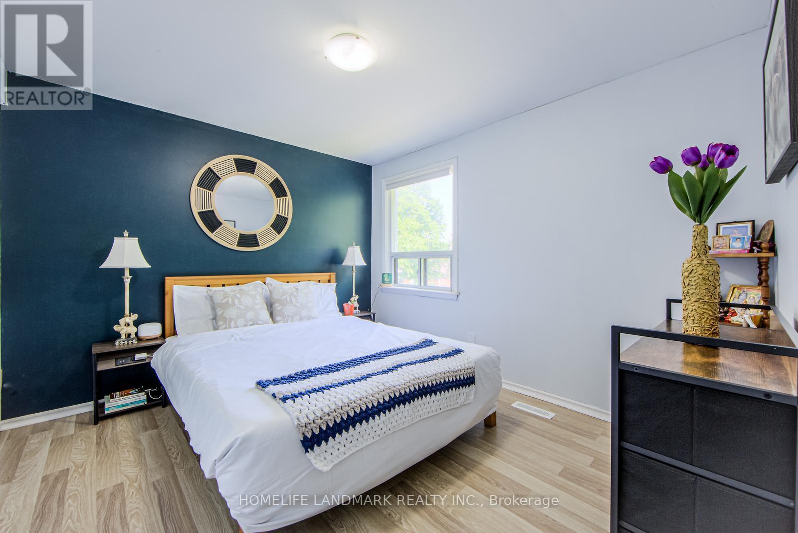 Photo 3 of 915 Harding Street, Whitby ON