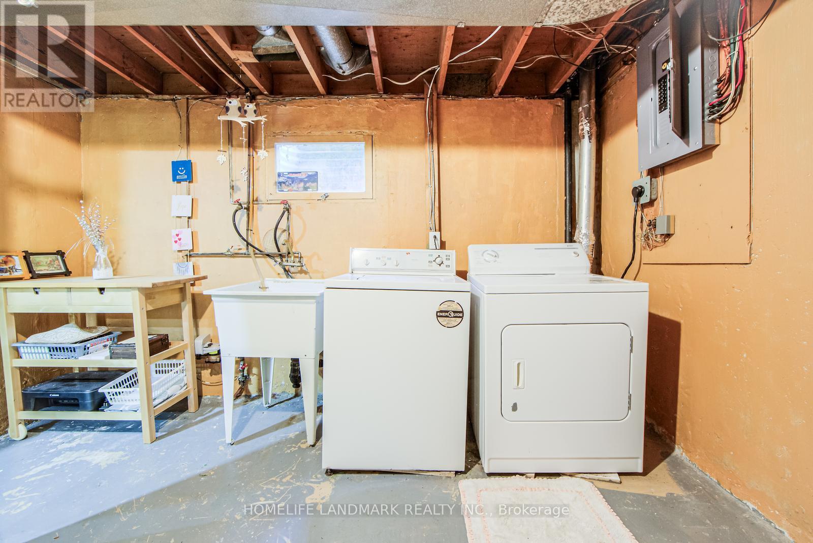 Photo 6 of 915 Harding Street, Whitby ON