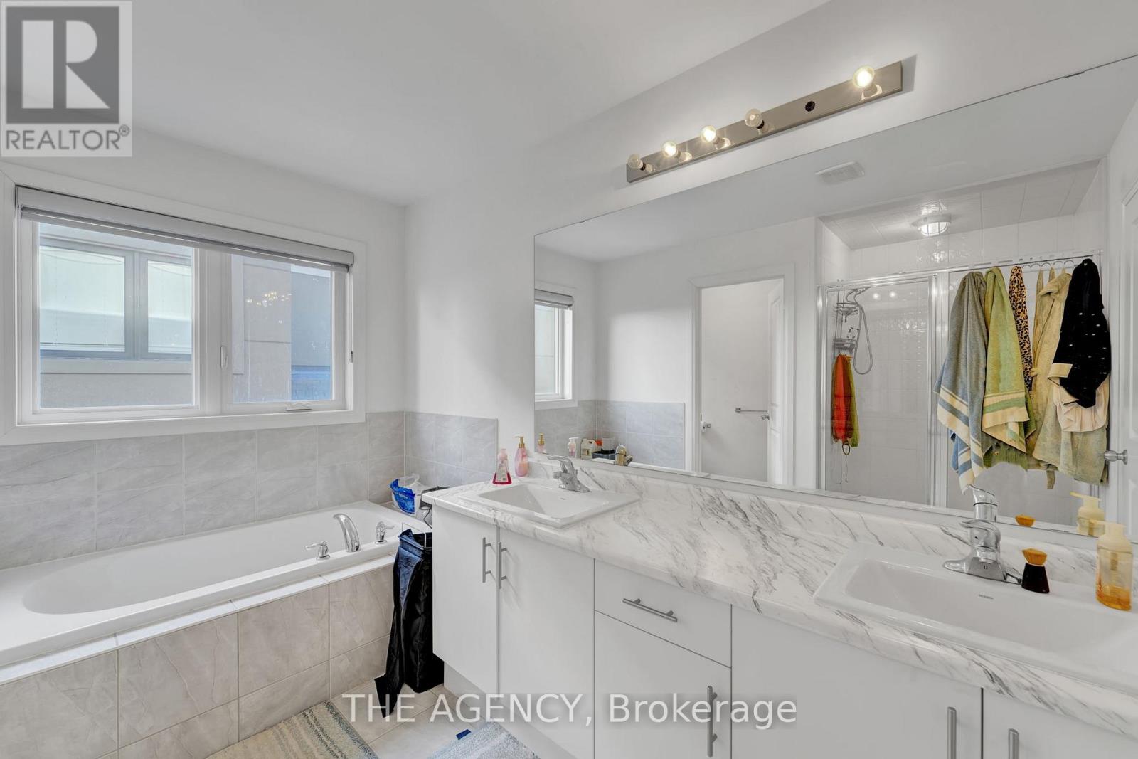 Photo 27 of 115 Yacht Drive, Clarington ON
