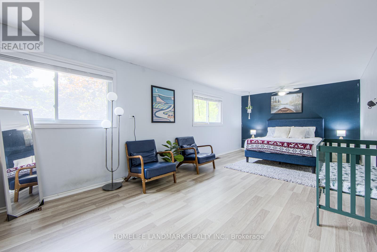 Photo 2 of 915 Harding Street, Whitby ON