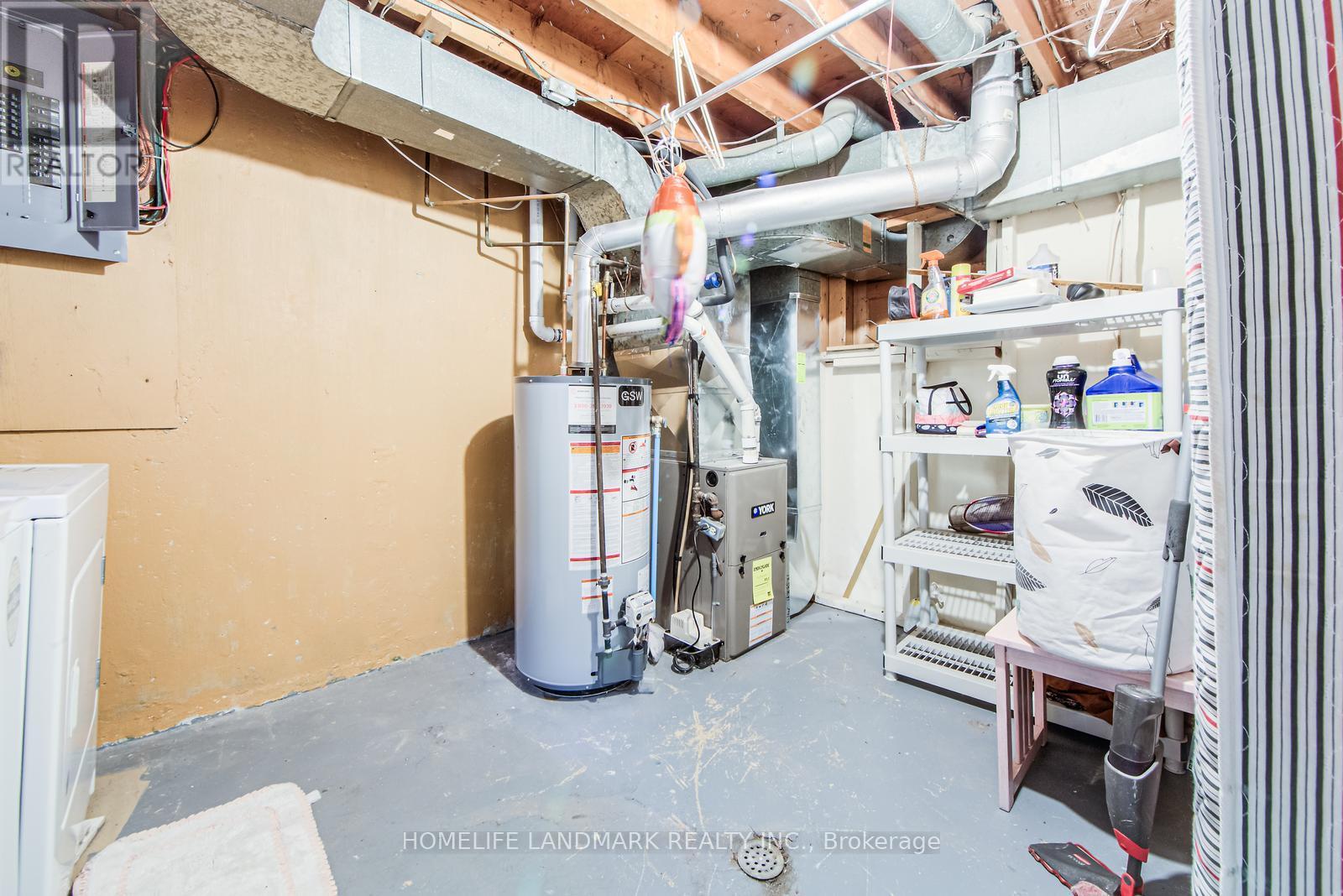 Photo 11 of 915 Harding Street, Whitby ON