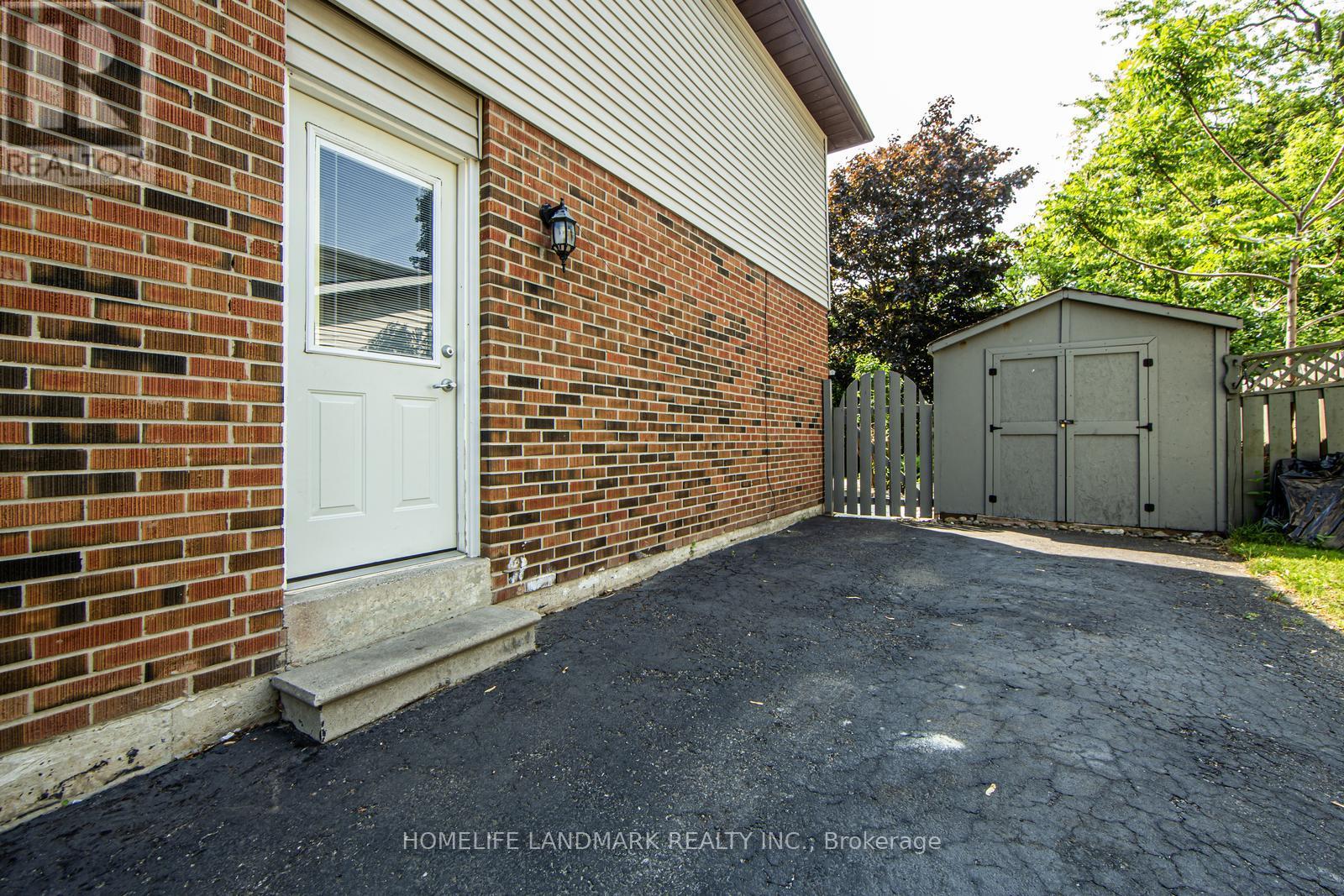 Photo 13 of 915 Harding Street, Whitby ON