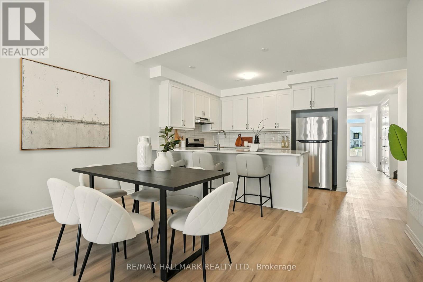Photo 4 of 716 Keast Place, Innisfil ON