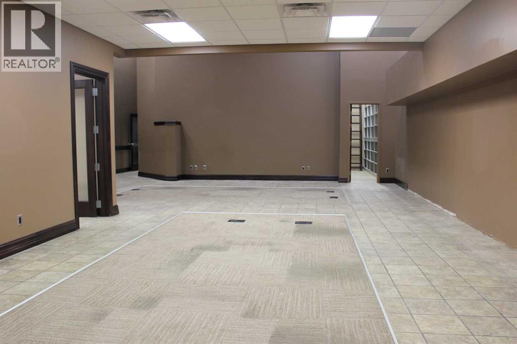 Photo 8 of 104 And 105 2201 Box Springs Boulevard Nw, Medicine Hat AB