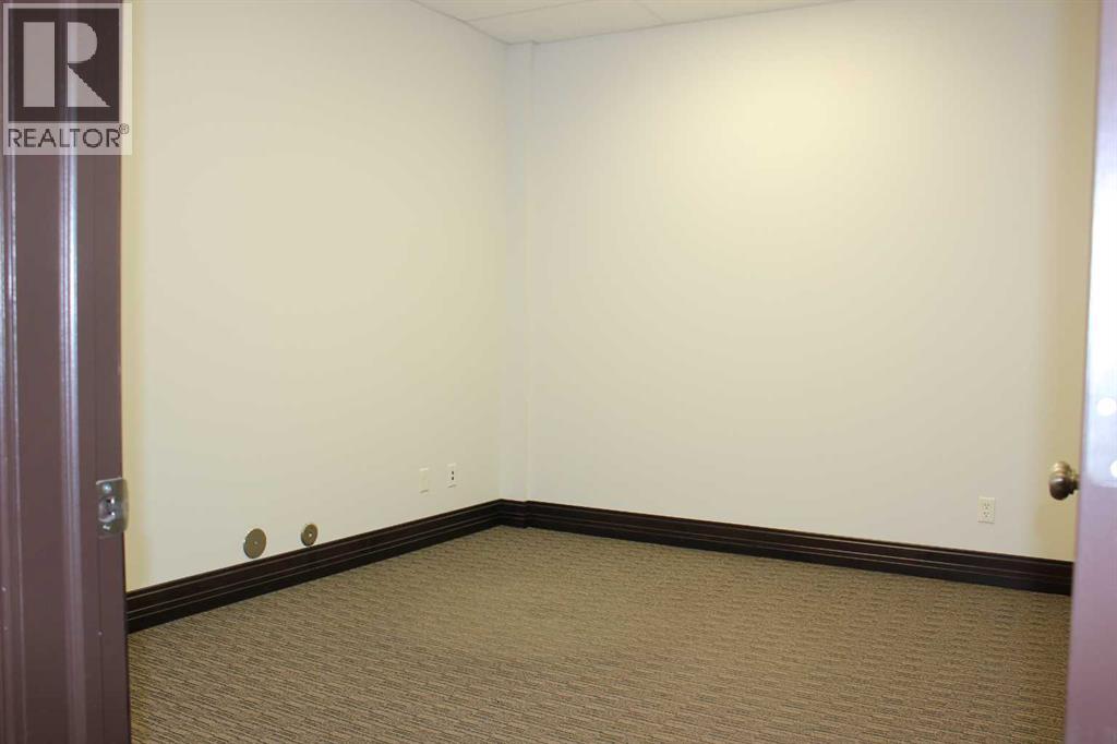 Photo 3 of 104 And 105 2201 Box Springs Boulevard Nw, Medicine Hat AB