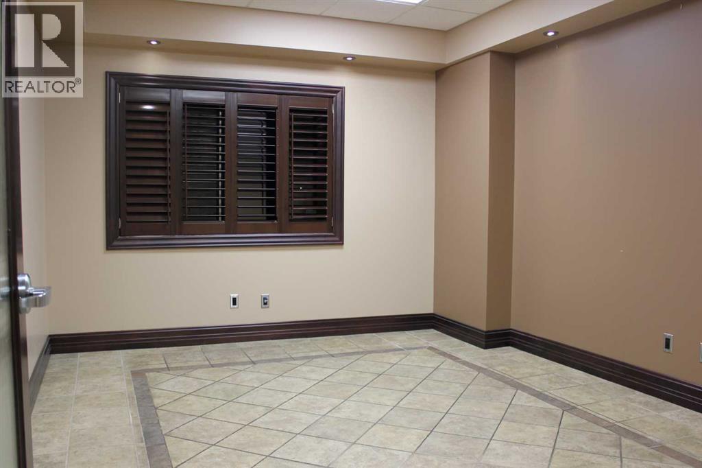 Photo 5 of 104 And 105 2201 Box Springs Boulevard Nw, Medicine Hat AB