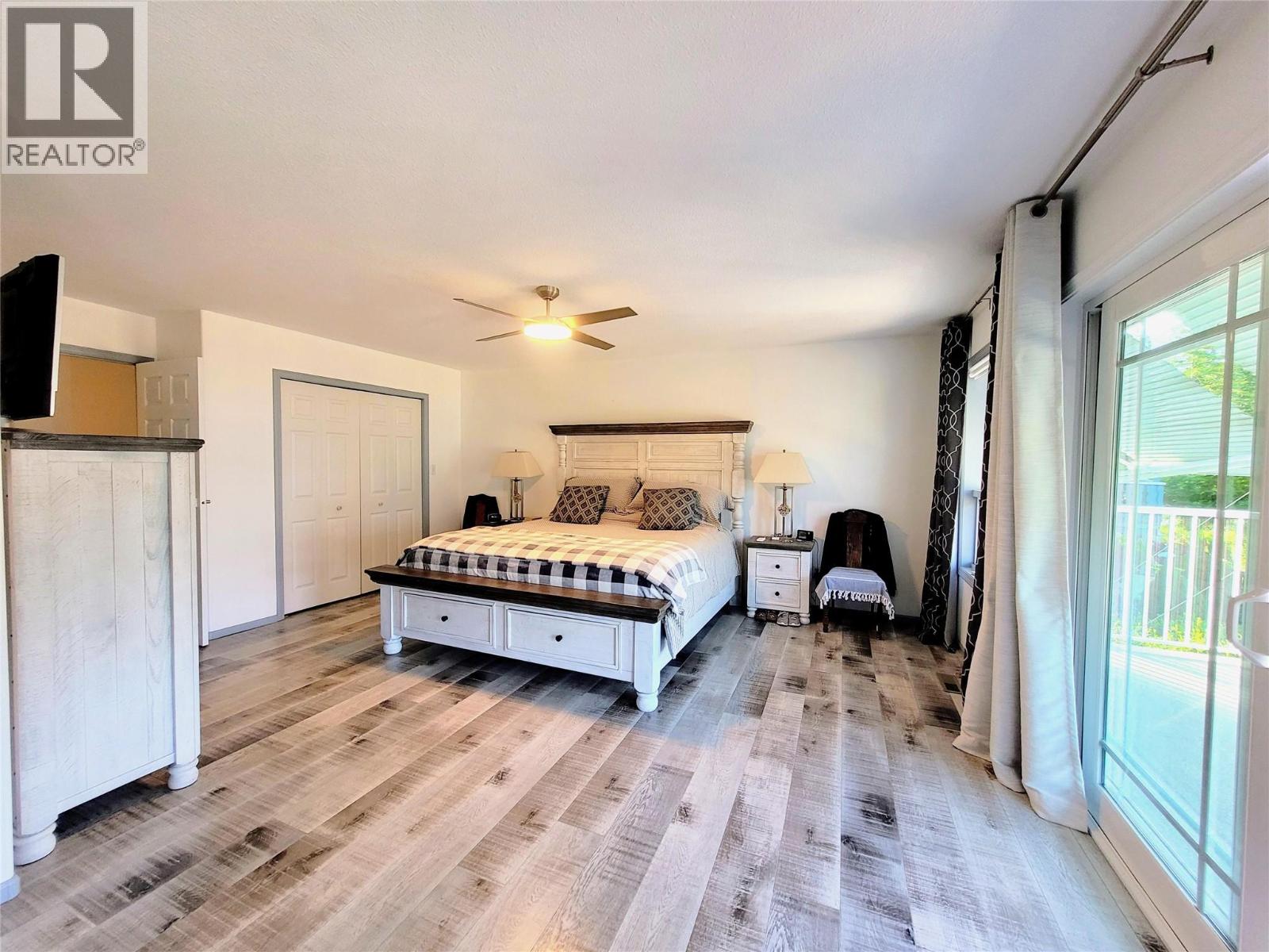 Photo 2 of 4410 Lakeshore Road Ne, Salmon Arm BC