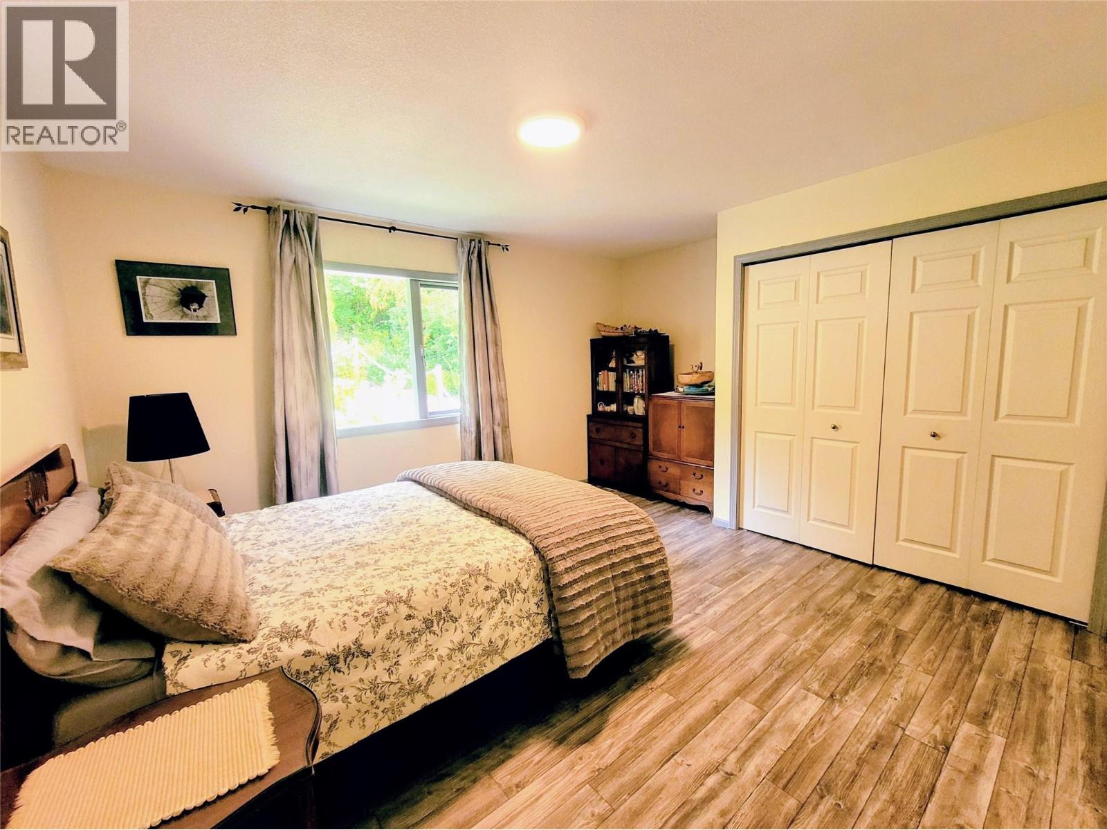 Photo 7 of 4410 Lakeshore Road Ne, Salmon Arm BC