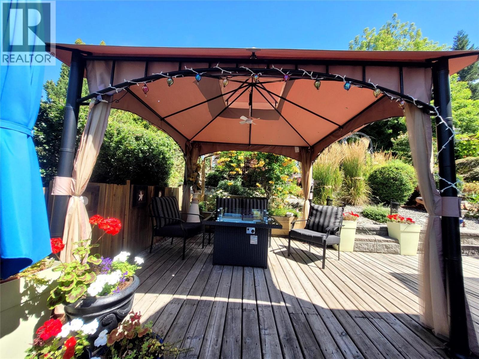 Photo 9 of 4410 Lakeshore Road Ne, Salmon Arm BC