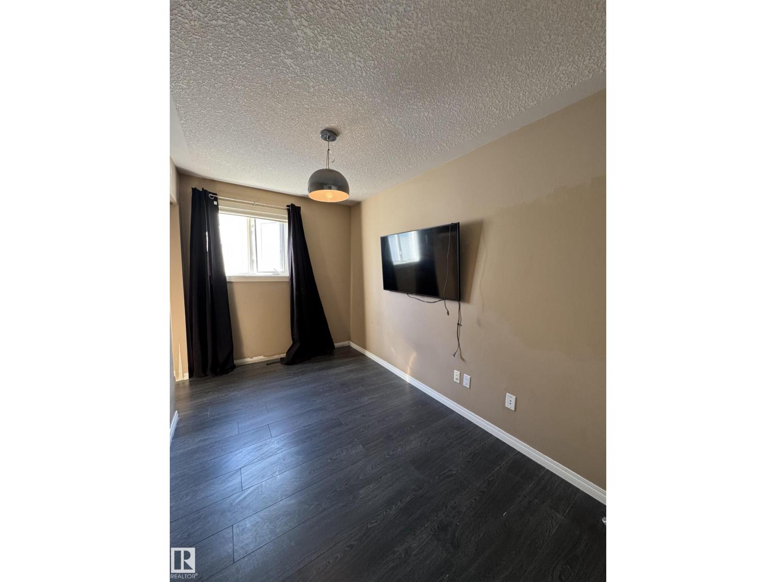 Photo 11 of 17812 103 St Nw, Edmonton AB