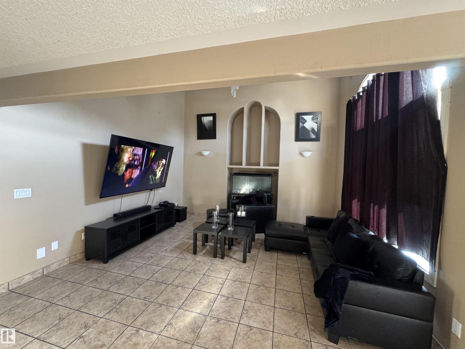 Photo 3 of 17812 103 St Nw, Edmonton AB