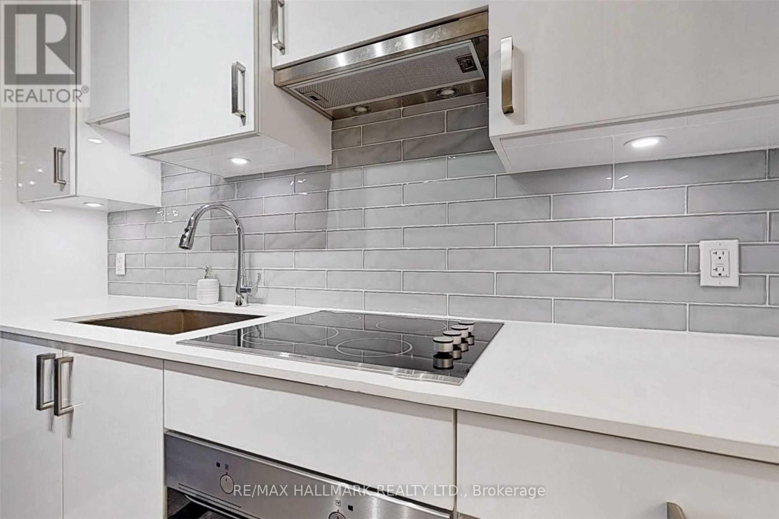 Photo 5 of 205 195 Redpath Avenue, Toronto ON