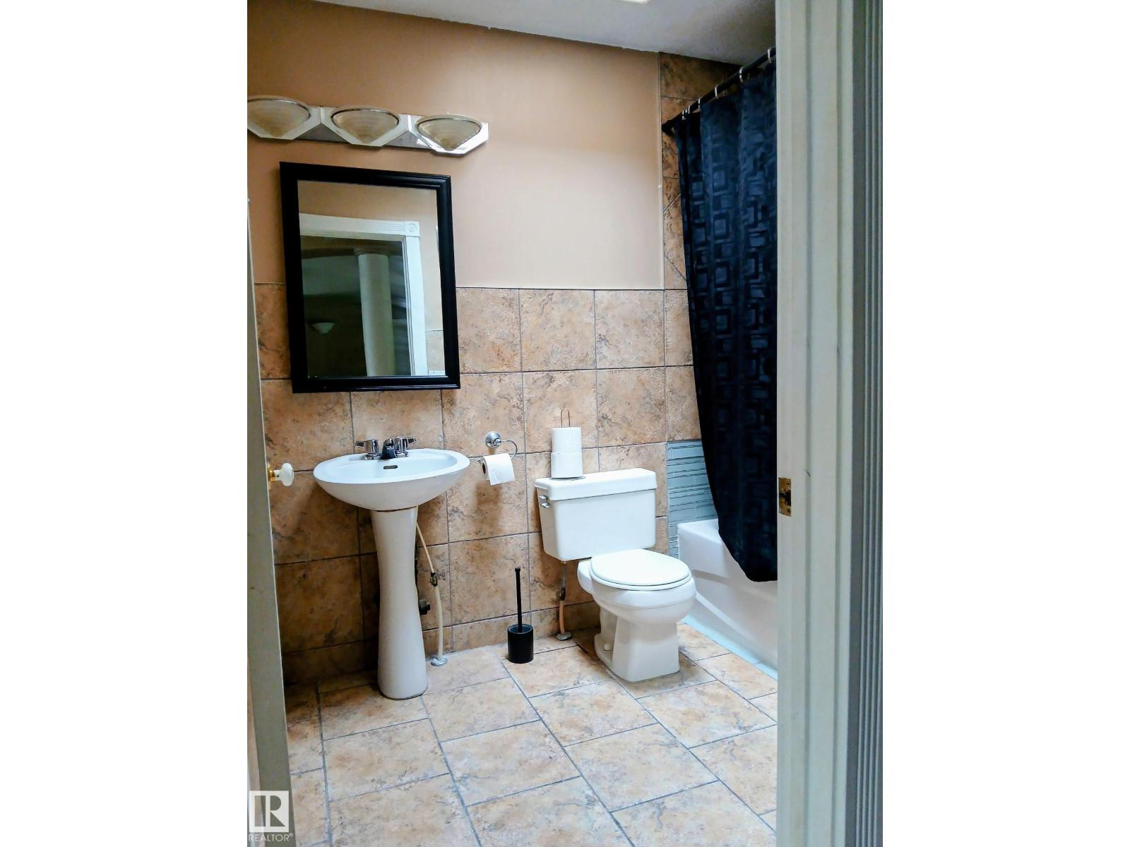 Photo 35 of 17812 103 St Nw, Edmonton AB