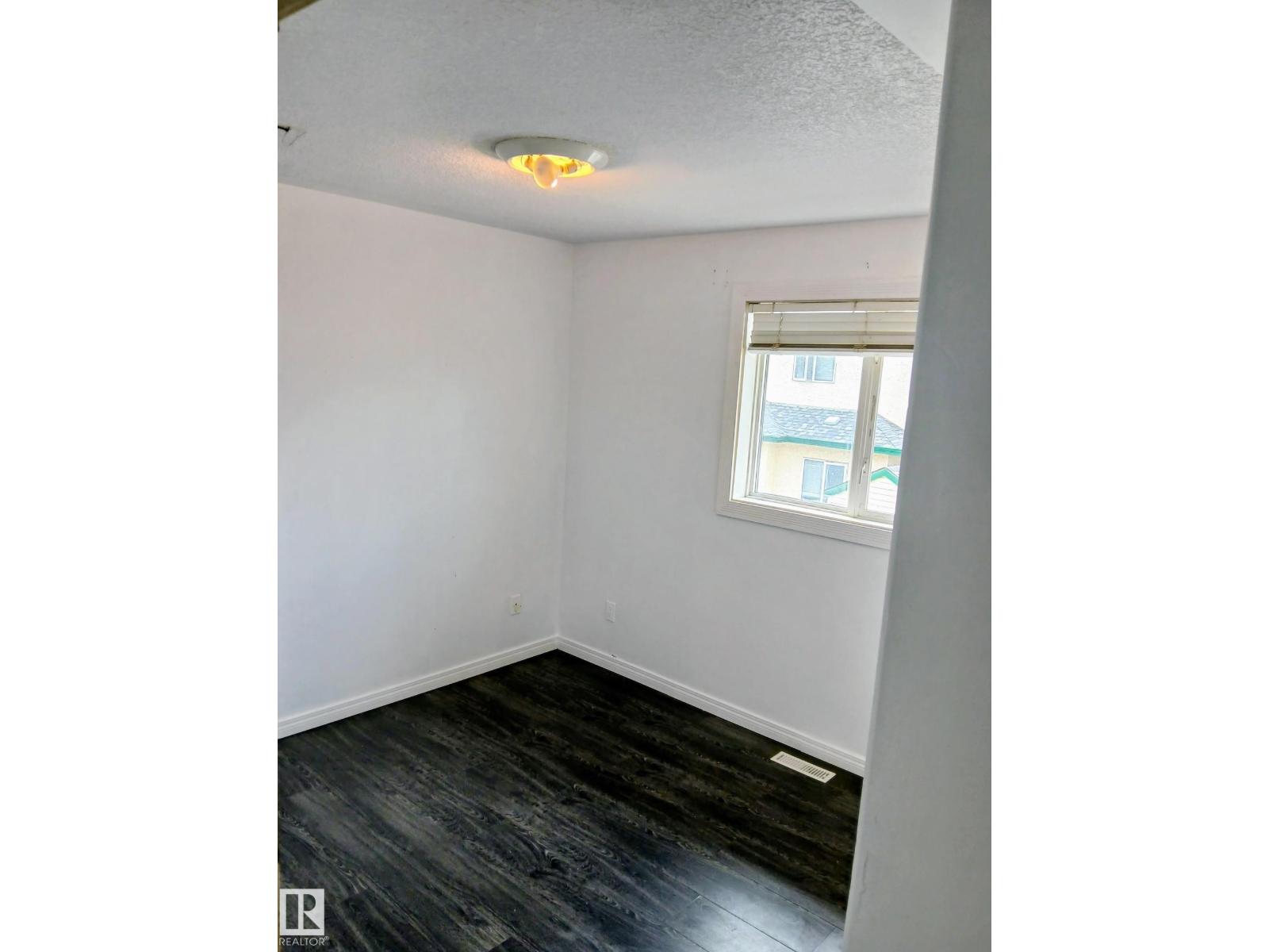 Photo 9 of 17812 103 St Nw, Edmonton AB