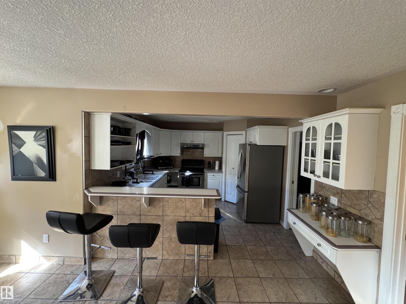 Photo 18 of 17812 103 St Nw, Edmonton AB
