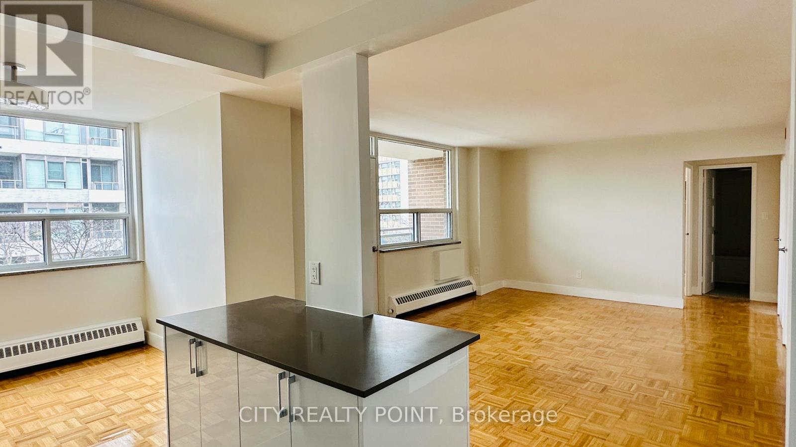 Photo 5 of 506 490 Eglinton Street E, Toronto ON