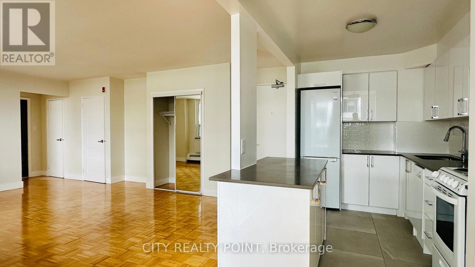Photo 3 of 506 490 Eglinton Street E, Toronto ON