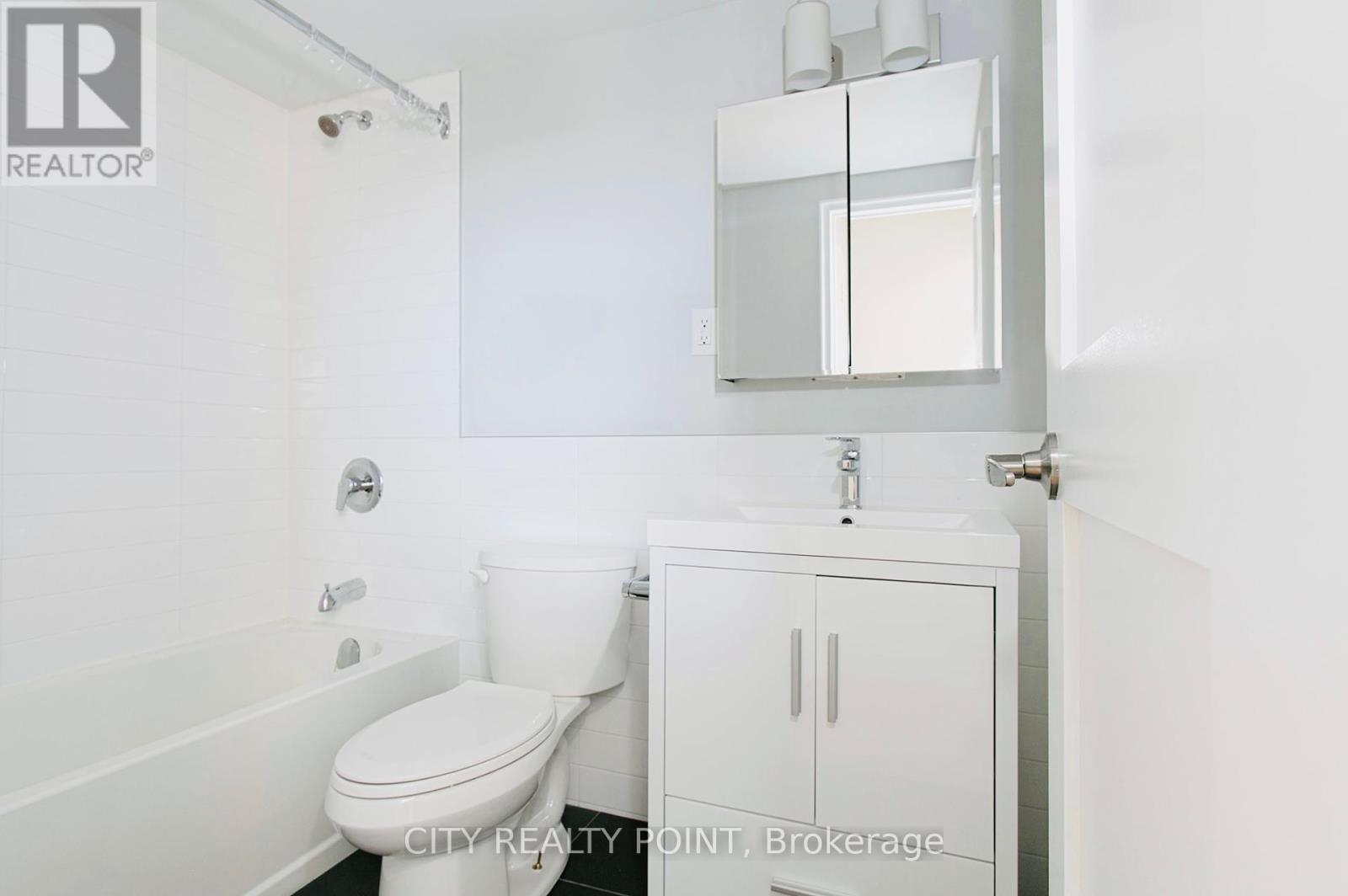 Photo 8 of 506 490 Eglinton Street E, Toronto ON