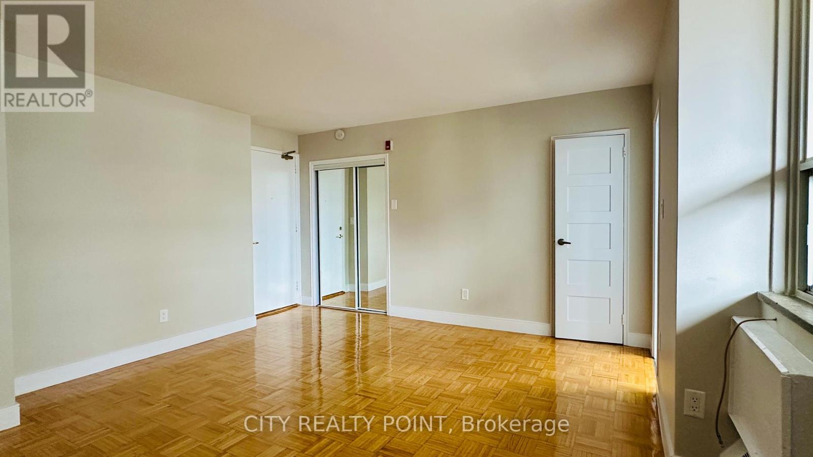 Photo 2 of 506 490 Eglinton Street E, Toronto ON