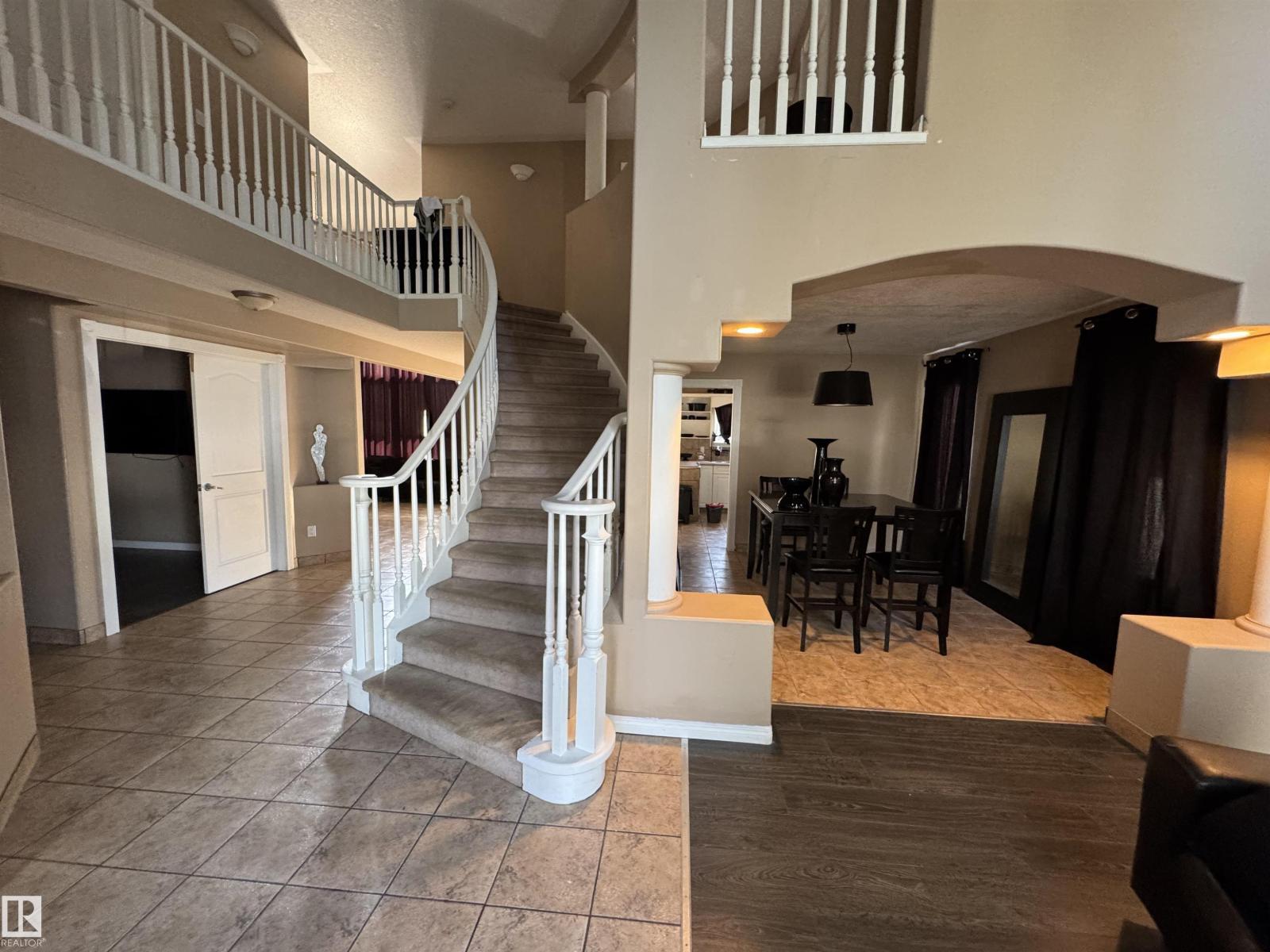 Photo 1 of 17812 103 St Nw, Edmonton AB