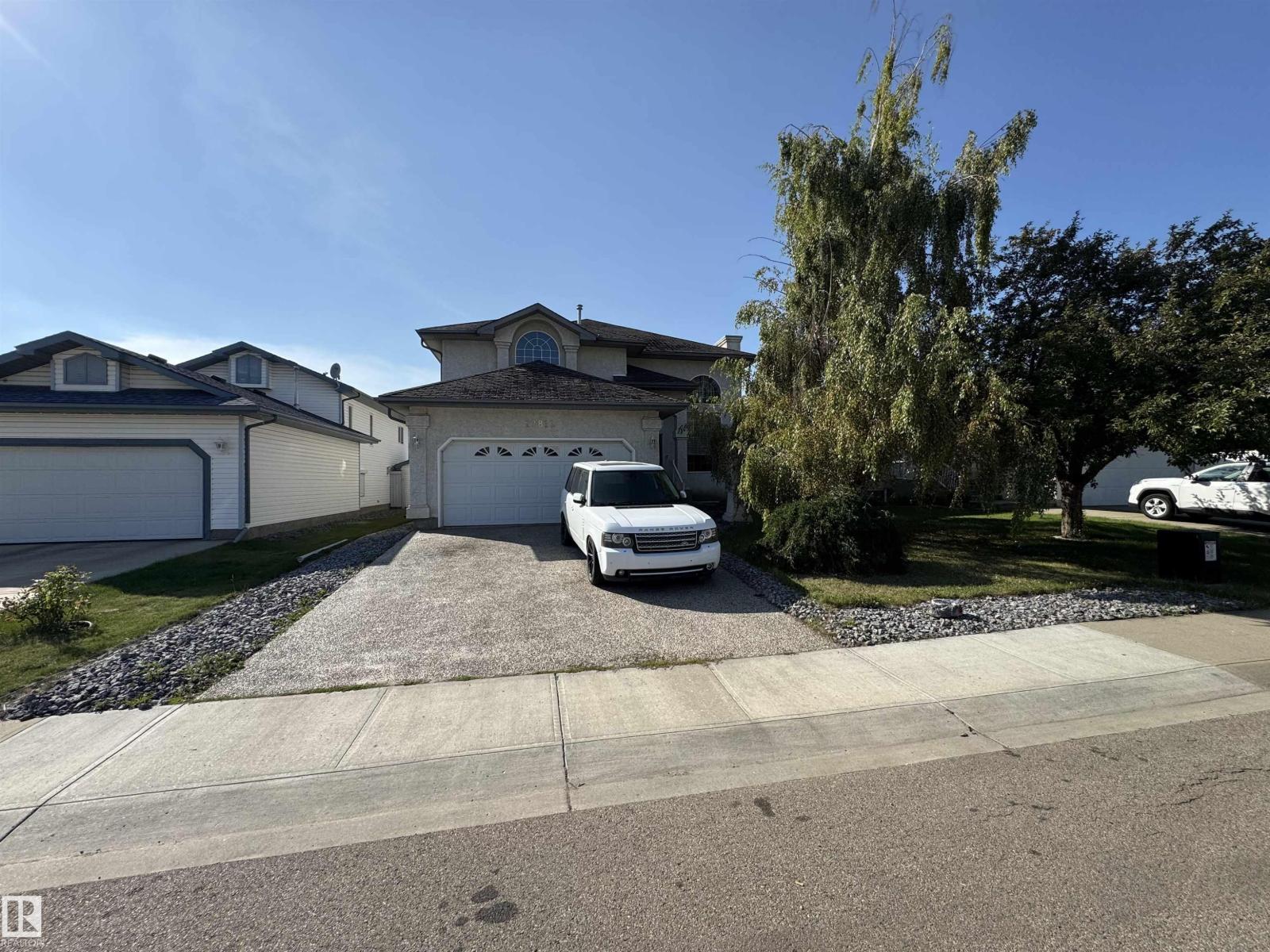 Photo 2 of 17812 103 St Nw, Edmonton AB
